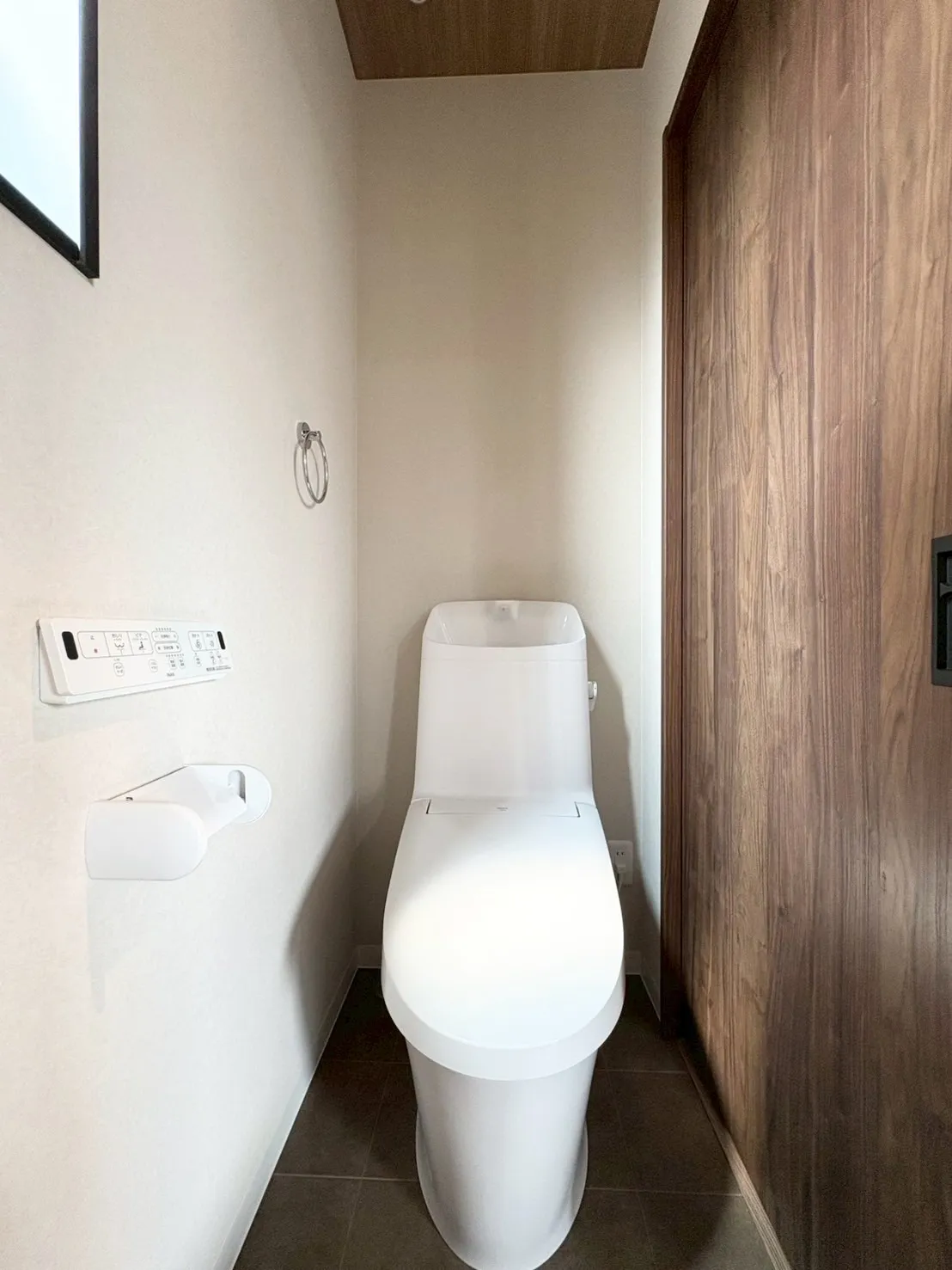 【２階：トイレ】トイレは各階に設置。それぞれ内装を変えてこだわりの空間に。