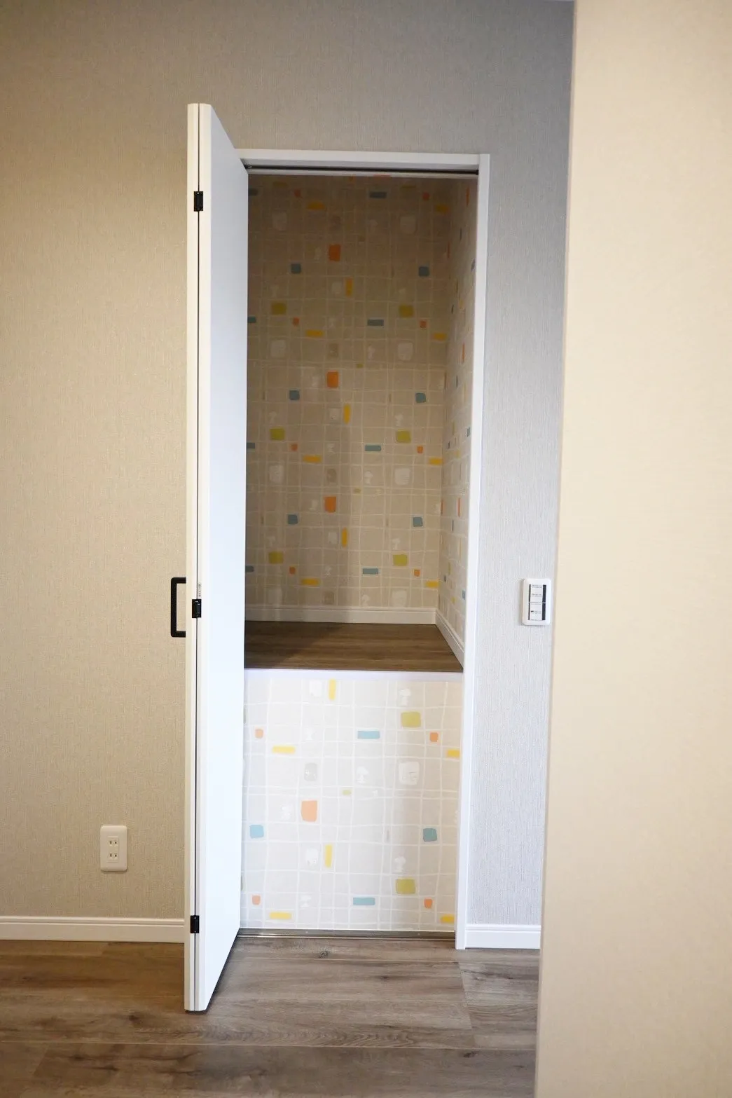 【収納】開けるたびにわくわくした気持ちになるスヌーピー柄のクロス。クロス：sangetsu FE76717